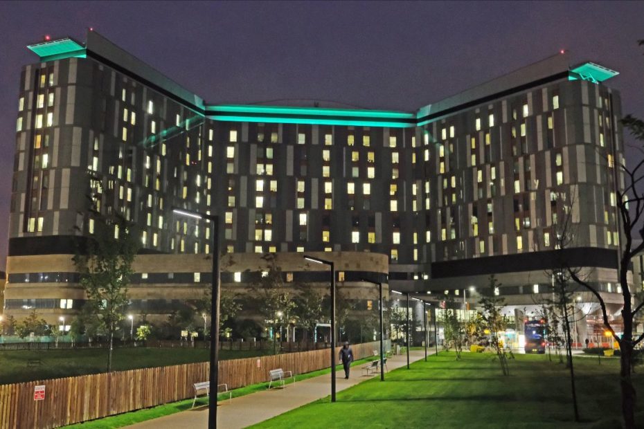 Exterior of Queen Elizabeth University Hospital at night